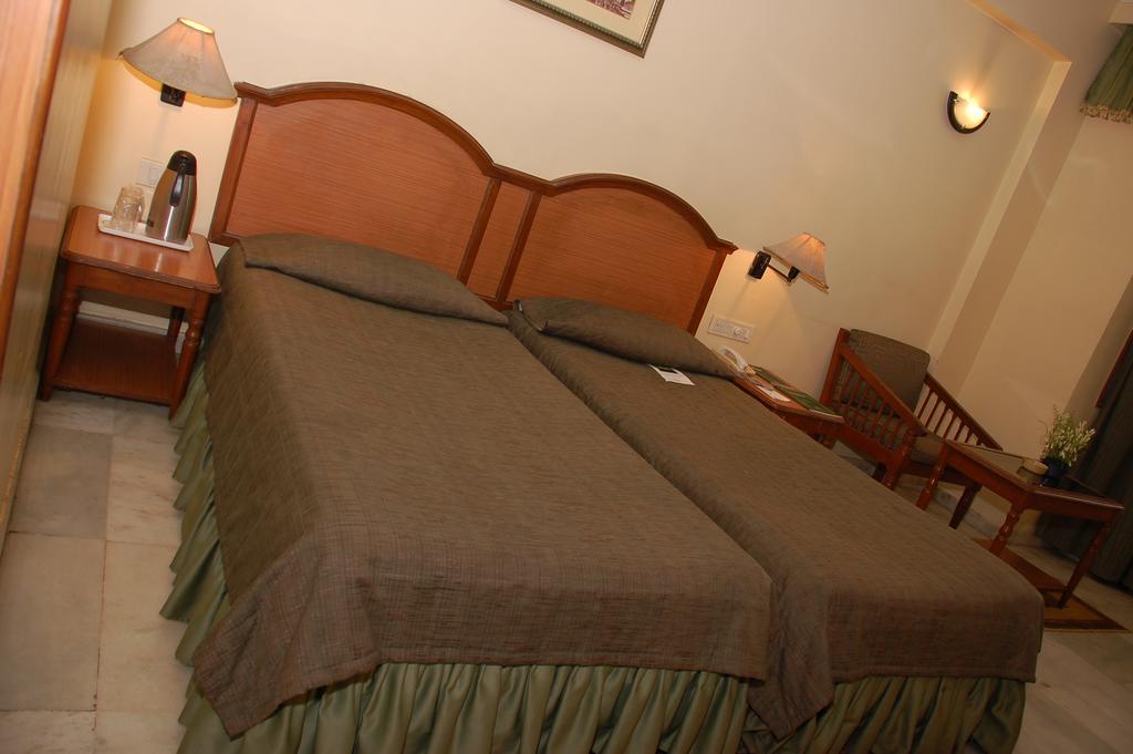 Hotel Royale Midtown 布巴内什瓦尔 客房 照片